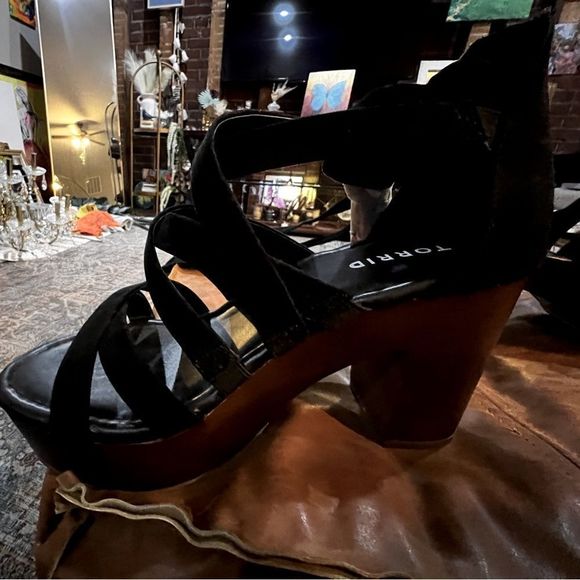 NWOT Torrid Chunky Black Suede Stacked Heels S:8W - Picture 9 of 10